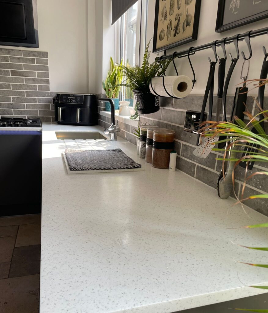 Modern white speckled quartz worktop with ribbed drainage detail